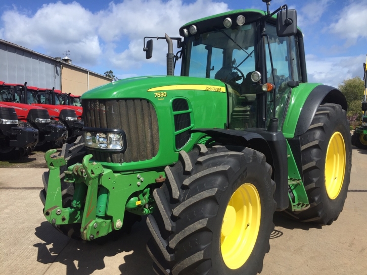 John Deere 7530