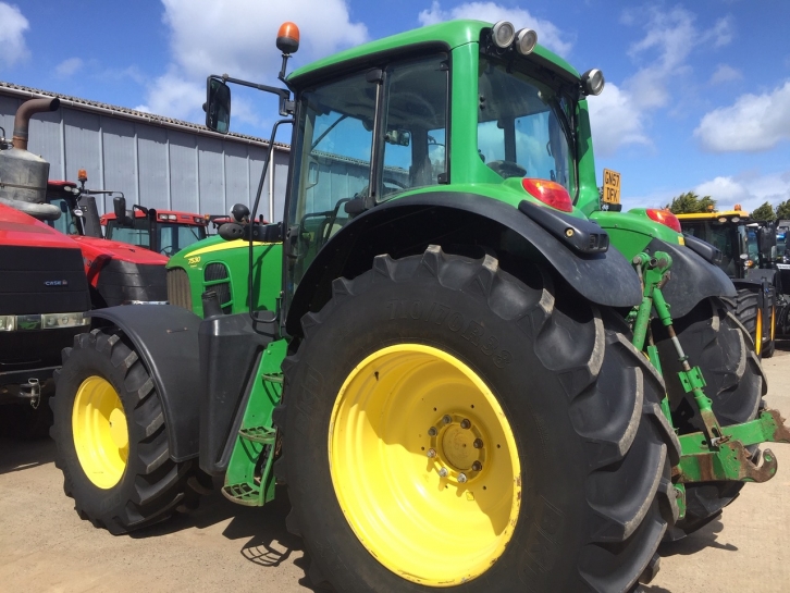John Deere 7530