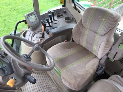 John Deere 7530