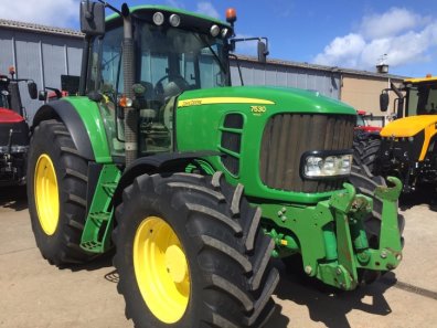 John Deere 7530