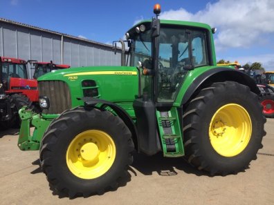 John Deere 7530
