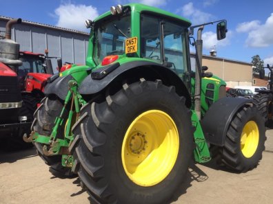 John Deere 7530