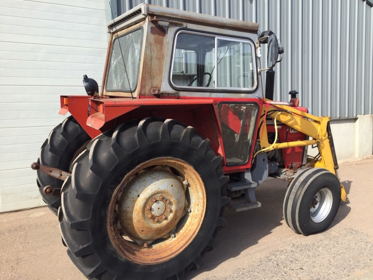 Massey Ferguson 575