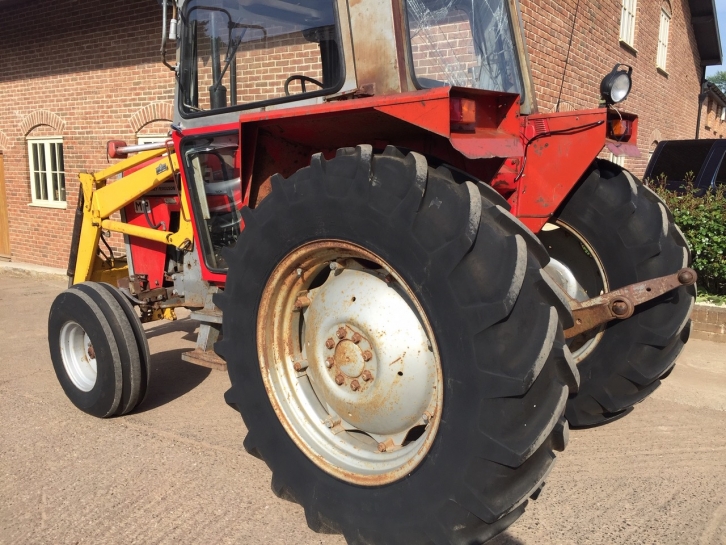 Massey Ferguson 575