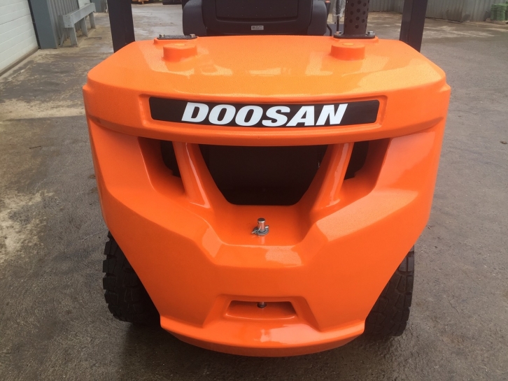 Doosan 30S-7 3 Ton forklift