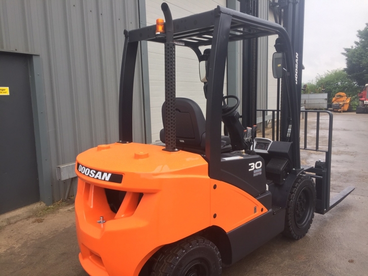 Doosan 30S-7 3 Ton forklift