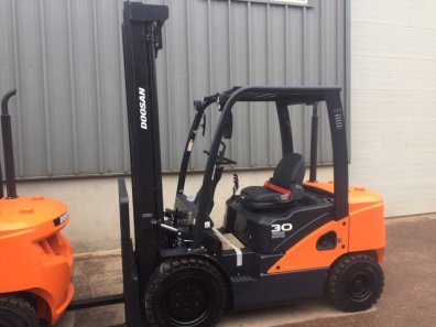 Doosan 30S-7 3 Ton forklift