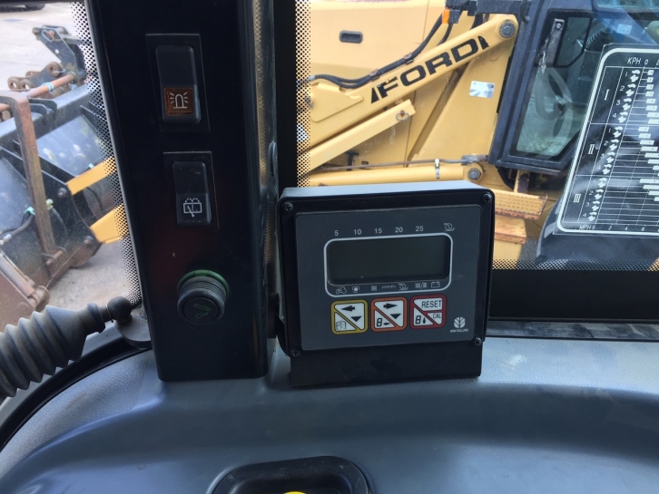 New Holland TL80