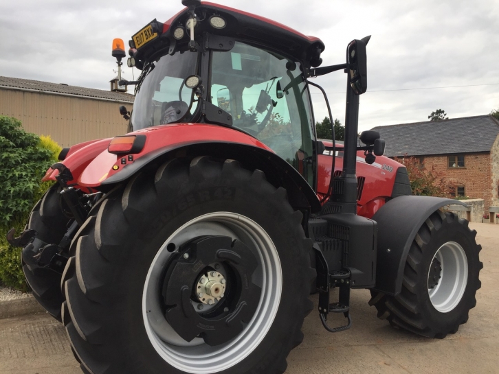 Case CVX 240