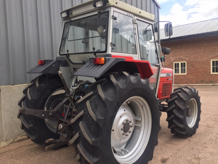 Massey Ferguson 390