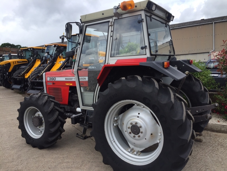 Massey Ferguson 390