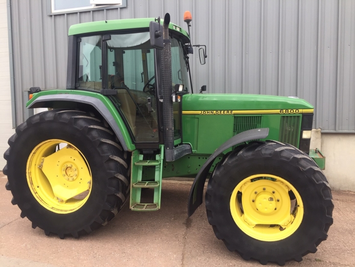 John Deere 6800