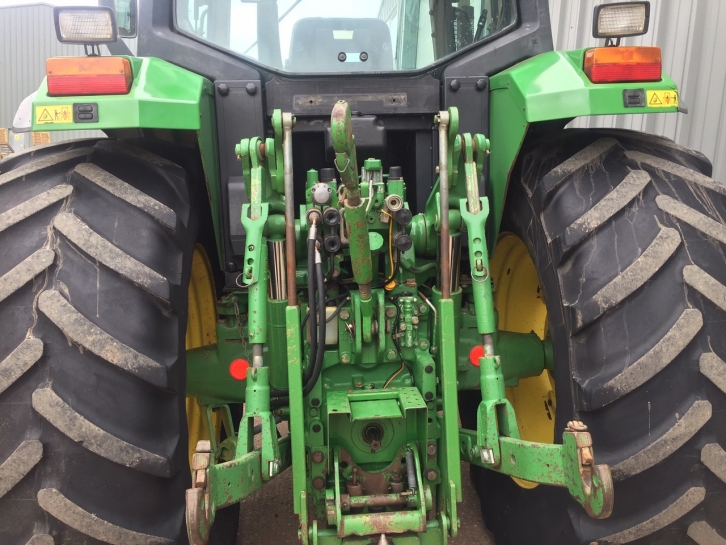 John Deere 6800