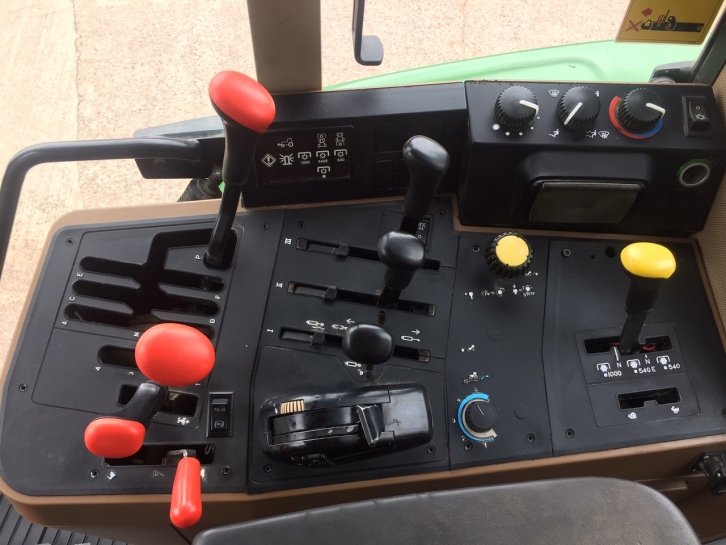 John Deere 6800