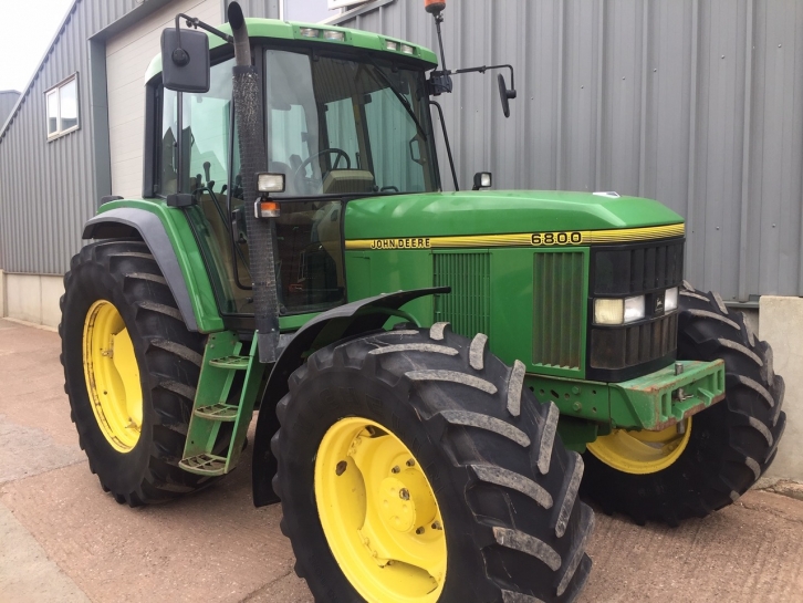 John Deere 6800