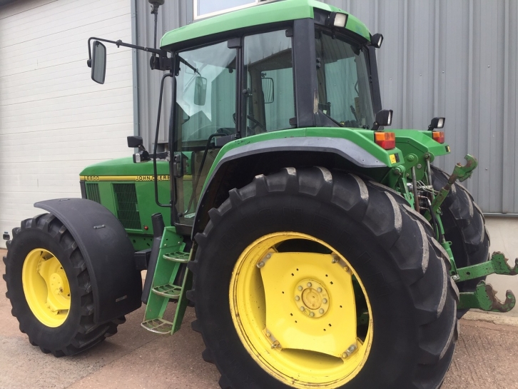 John Deere 6800