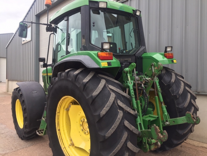 John Deere 6800