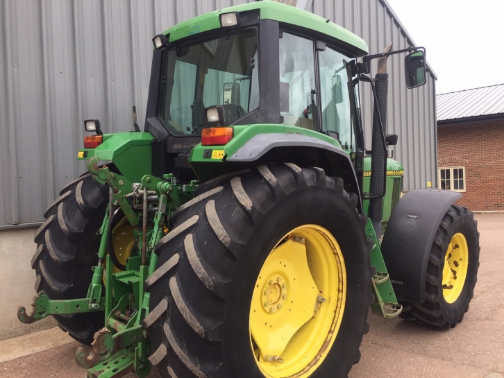 John Deere 6800