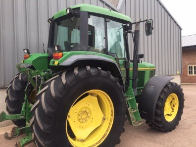 John Deere 6800