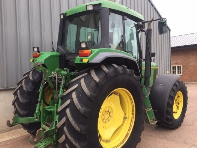 John Deere 6800