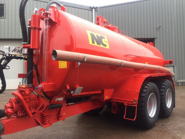 NC 3500 Gallon vacuum tanker