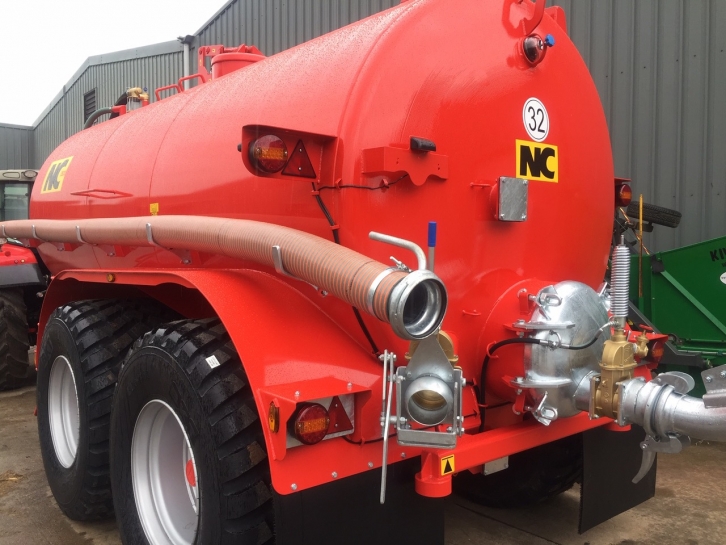 NC 3500 Gallon vacuum tanker