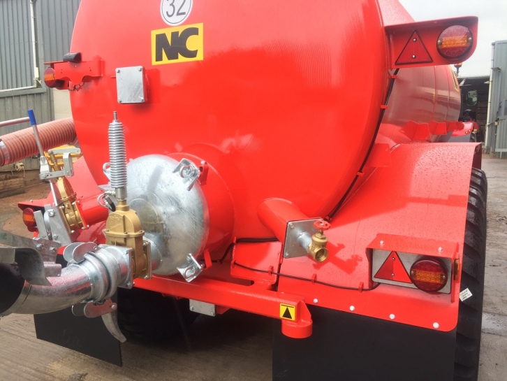 NC 3500 Gallon vacuum tanker