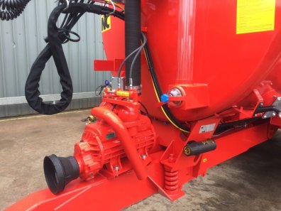 NC 3500 Gallon vacuum tanker