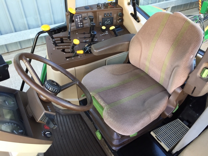 John Deere 6610
