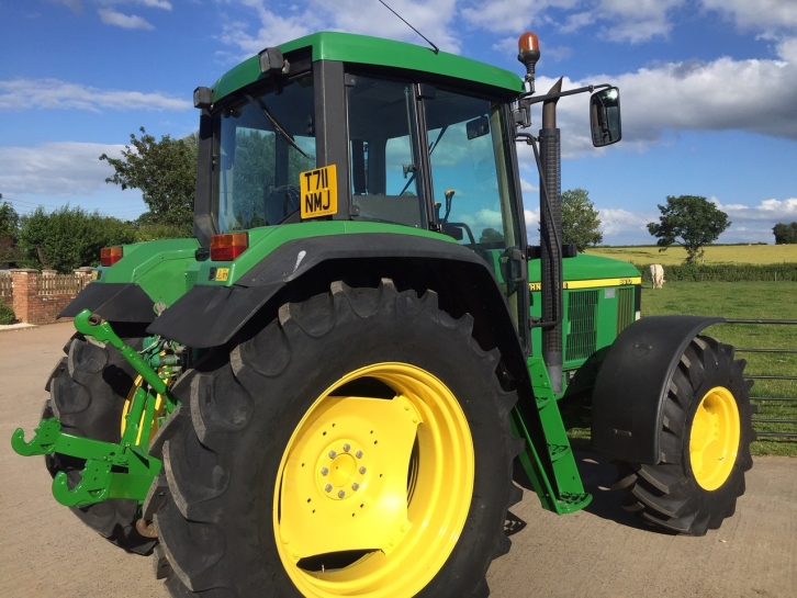 John Deere 6610