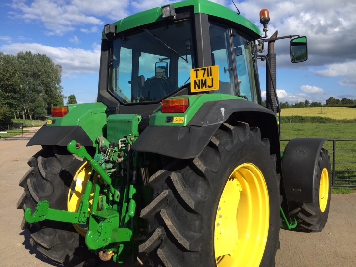 John Deere 6610