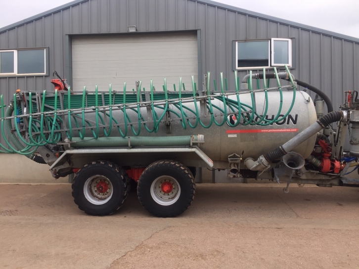 Pichon 3,500 Gallon Vacuum tanker