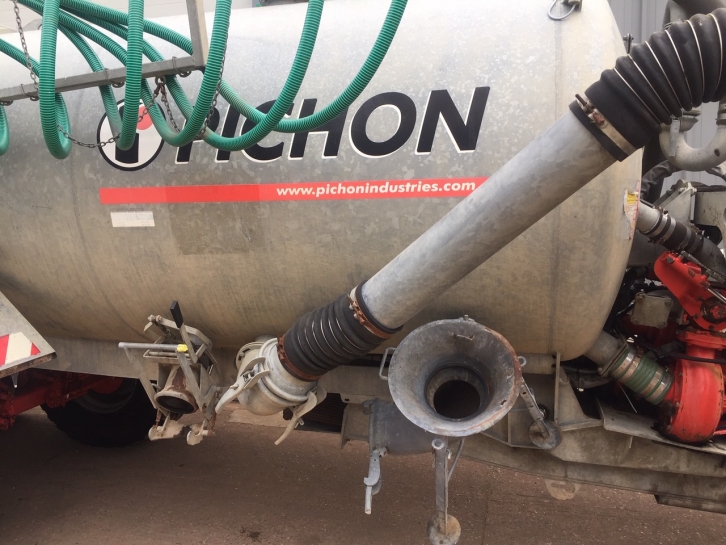 Pichon 3,500 Gallon Vacuum tanker
