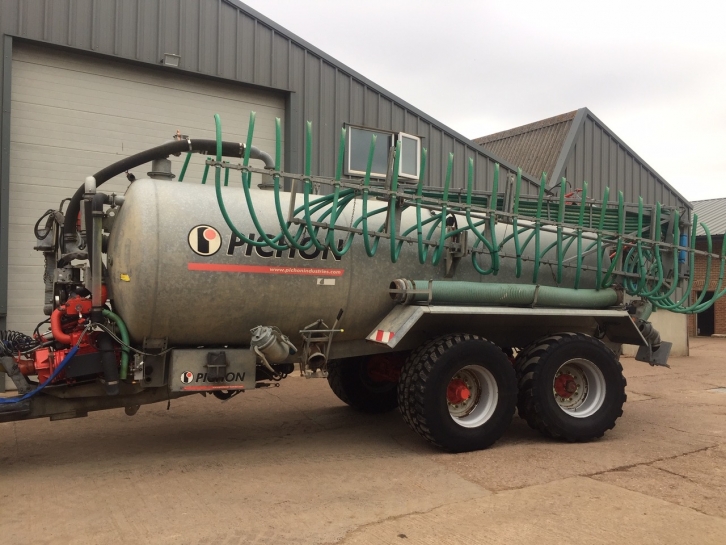 Pichon 3,500 Gallon Vacuum tanker