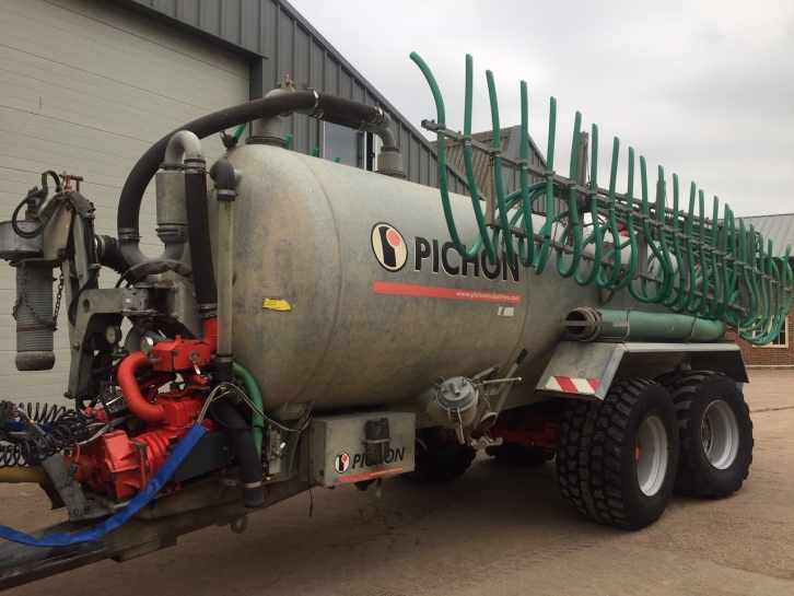 Pichon 3,500 Gallon Vacuum tanker