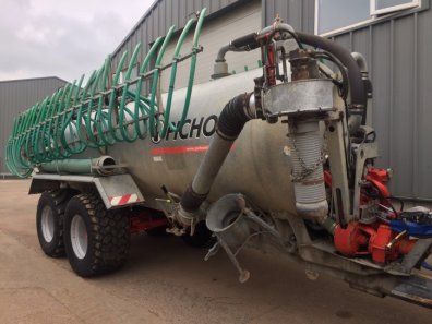Pichon 3,500 Gallon Vacuum tanker