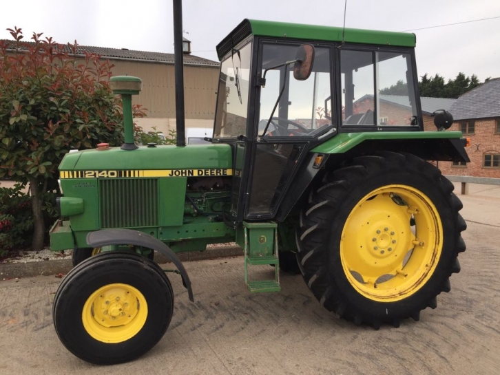 John Deere 2140