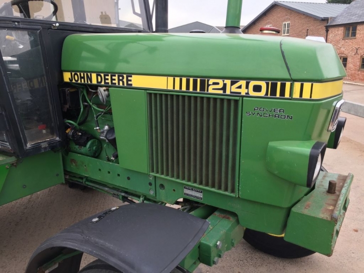 John Deere 2140