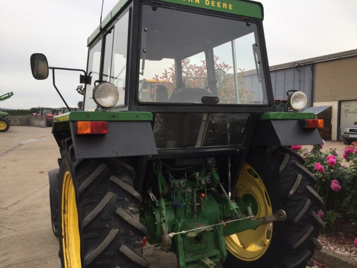John Deere 2140