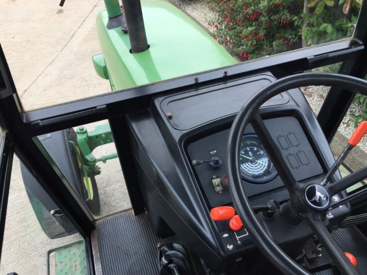 John Deere 2140