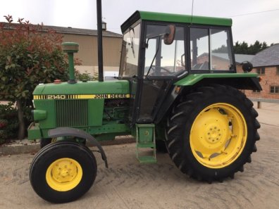 John Deere 2140