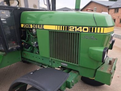 John Deere 2140