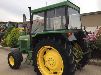 John Deere 2140