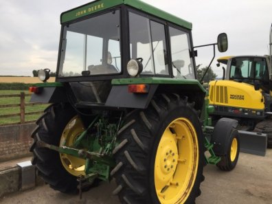 John Deere 2140
