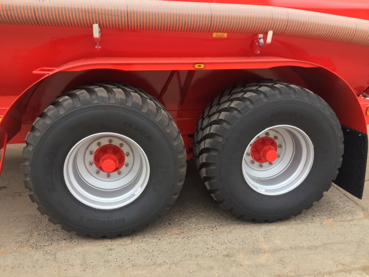 NC 4000 Gallon vacuum tanker
