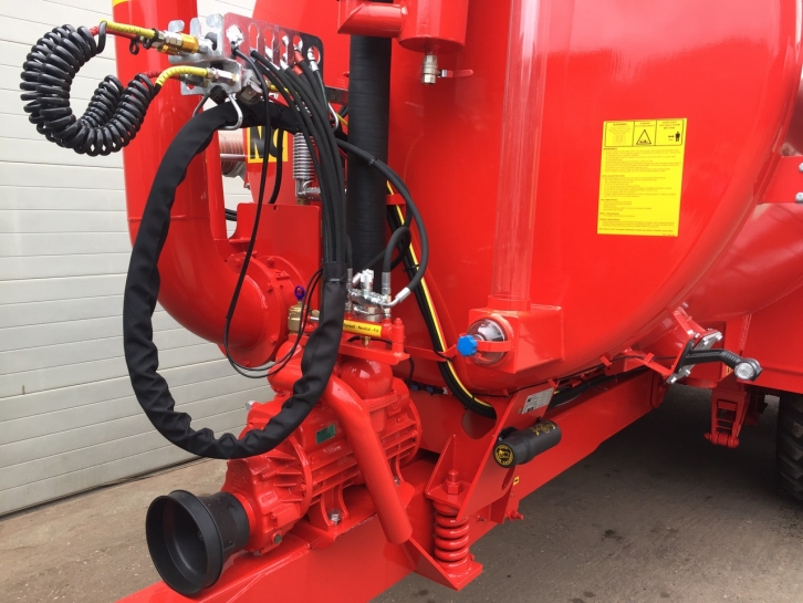NC 4000 Gallon vacuum tanker