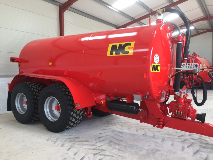 NC 3500 Gallon vacuum tanker