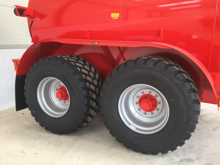 NC 3500 Gallon vacuum tanker