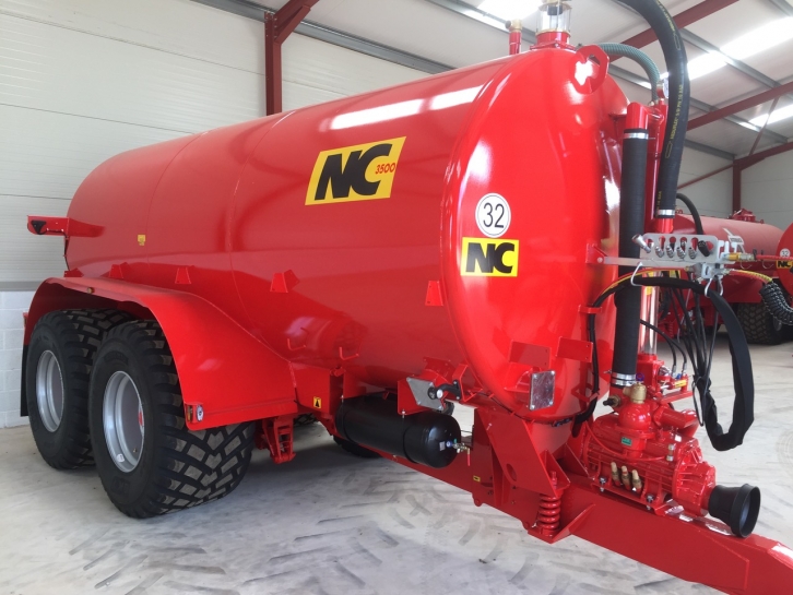 NC 3500 Gallon vacuum tanker