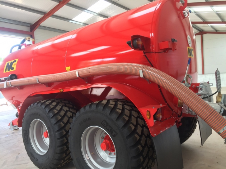 NC 3500 Gallon vacuum tanker
